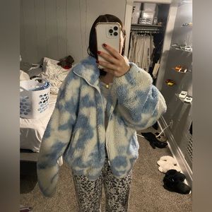 blue and white cloud sherpa